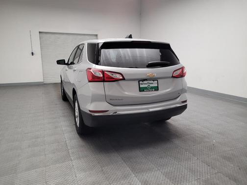 Silver Ice Metallic 2020 Chevrolet Equinox 1LT