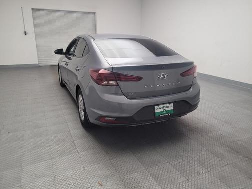 Gray 2019 Hyundai ELANTRA SE