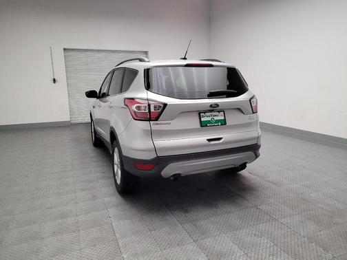Ingot Silver Metallic 2018 Ford Escape SE