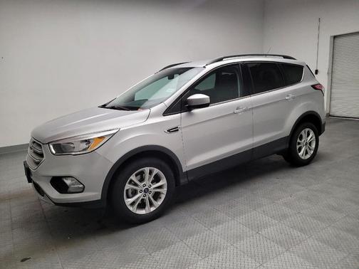 Ingot Silver Metallic 2018 Ford Escape SE