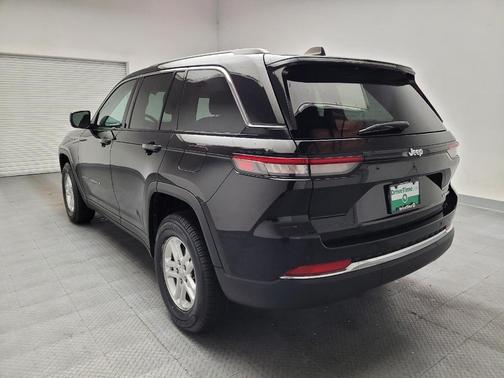 Diamond Black Crystal Pearlcoat 2023 Jeep Grand Cherokee Laredo