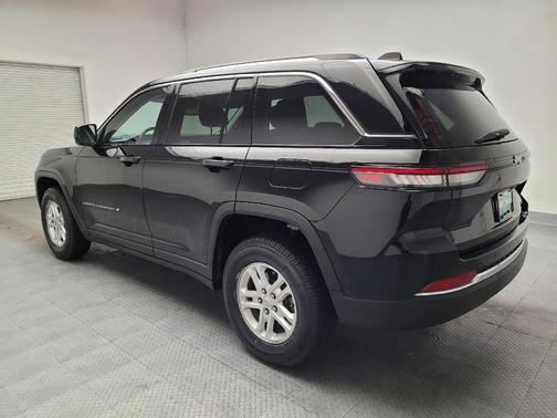 Diamond Black Crystal Pearlcoat 2023 Jeep Grand Cherokee Laredo