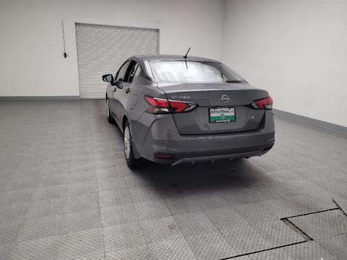 Gun Metallic 2025 Nissan Versa 1.6 S