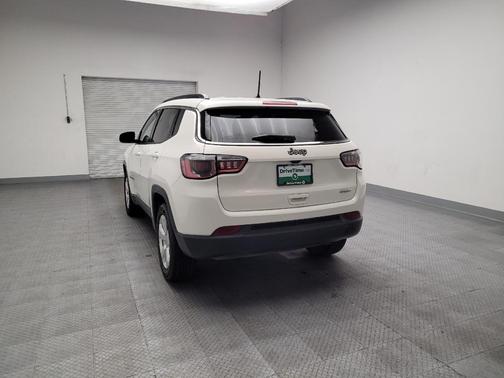 White Clearcoat 2018 Jeep Compass Latitude