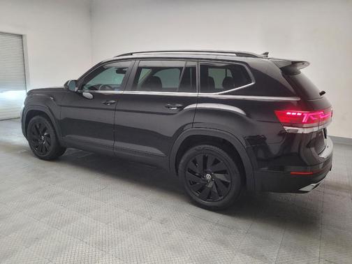 Deep Black Pearl 2024 Volkswagen Atlas 2.0T SE w/Technology