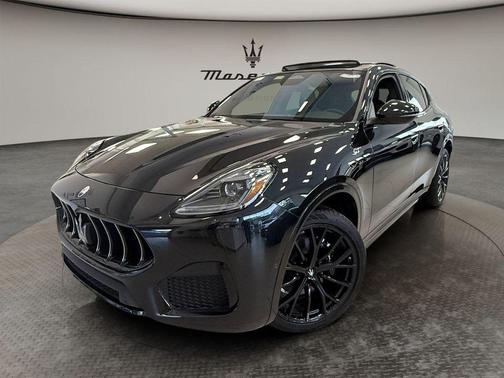 Nero Tempesta Metallic 2024 Maserati Grecale GT