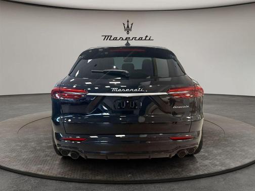 Nero Tempesta Metallic 2024 Maserati Grecale GT