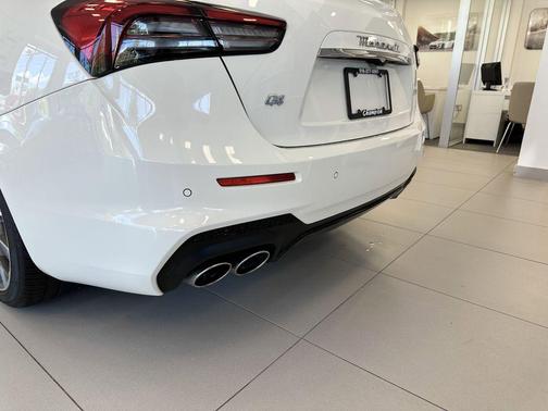 2023 Maserati Ghibli Modena Q4