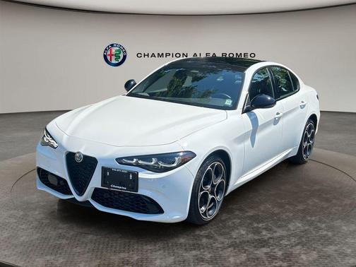 Milano White 2025 Alfa Romeo Giulia AWD