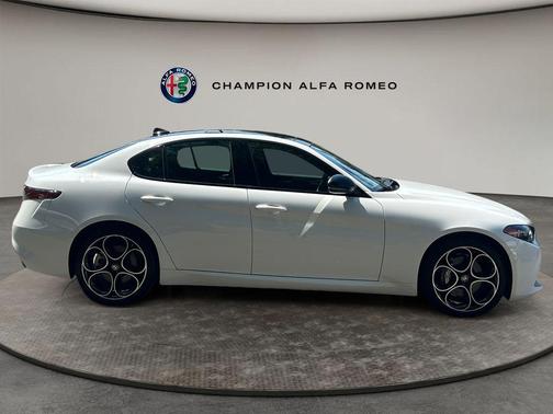 Milano White 2025 Alfa Romeo Giulia AWD