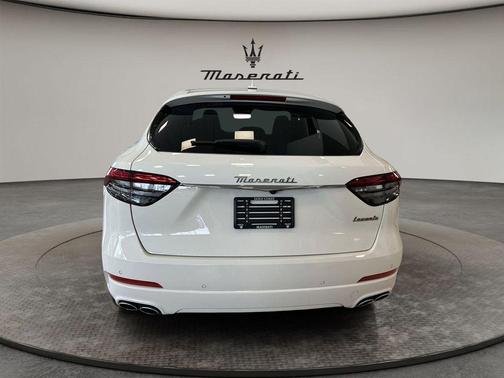 Bianco 2024 Maserati Levante GT Ultima