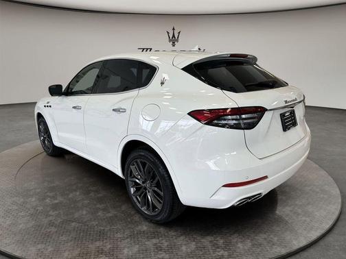 Bianco 2024 Maserati Levante GT Ultima