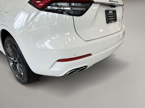 Bianco 2024 Maserati Levante GT Ultima