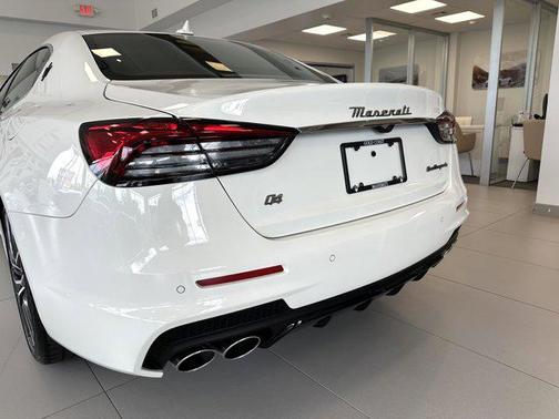 2024 Maserati Quattroporte Modena Ultima Q4