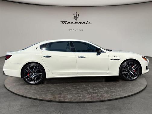 Bianco 2024 Maserati Quattroporte Modena Ultima Q4