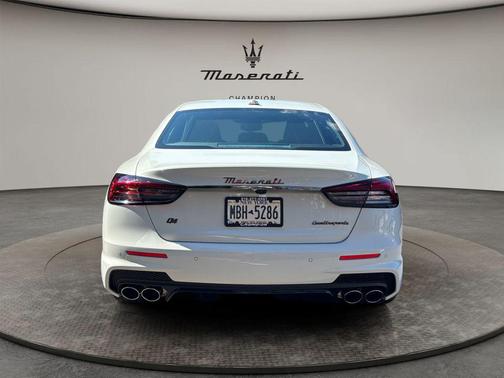 Bianco 2024 Maserati Quattroporte Modena Ultima Q4