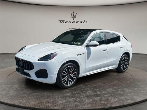 Bianco Astro Metallic 2025 Maserati Grecale Base