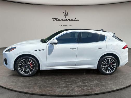 Bianco Astro Metallic 2025 Maserati Grecale Base