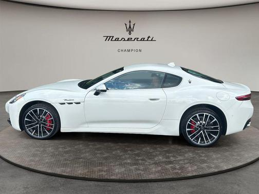 Bianco Solid 2024 Maserati GranTurismo Modena