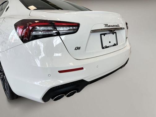 Bianco 2024 Maserati Ghibli Modena Ultima Q4