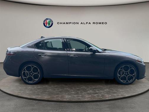 Vesuvio Gray Metallic 2025 Alfa Romeo Giulia AWD