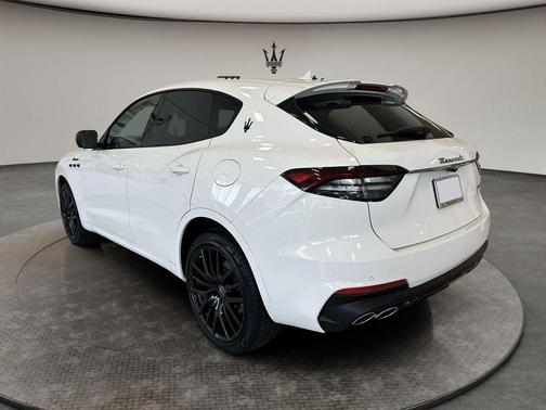 Bianco 2024 Maserati Levante Modena Ultima