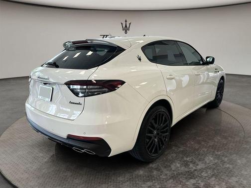 Bianco 2024 Maserati Levante Modena Ultima