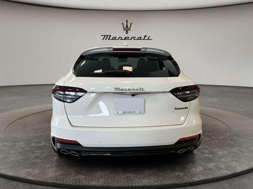 Bianco 2024 Maserati Levante Modena Ultima
