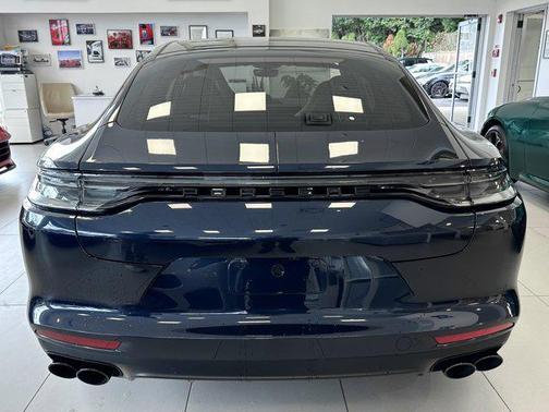 2022 Porsche Panamera GTS
