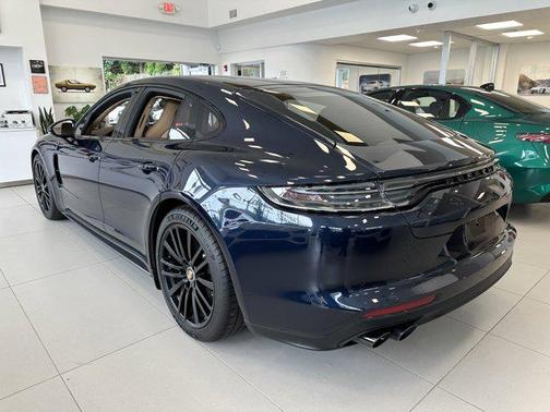 2022 Porsche Panamera GTS