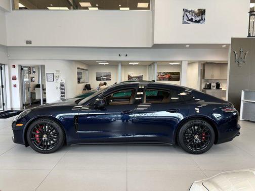 2022 Porsche Panamera GTS