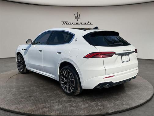 White 2025 Maserati Grecale Base