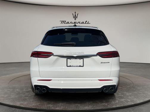 White 2025 Maserati Grecale Base