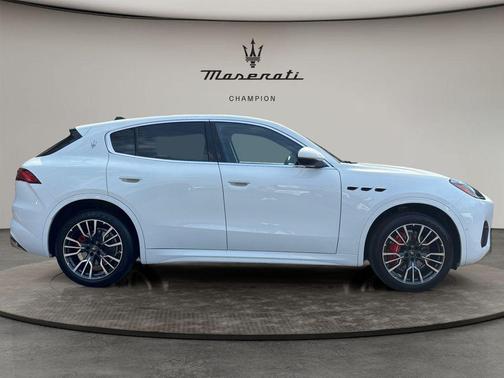 White 2025 Maserati Grecale Base