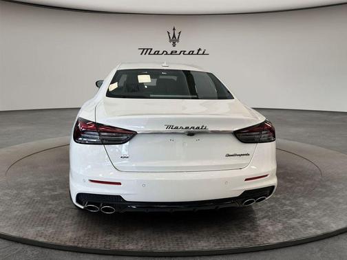 2024 Maserati Quattroporte Modena Ultima Q4