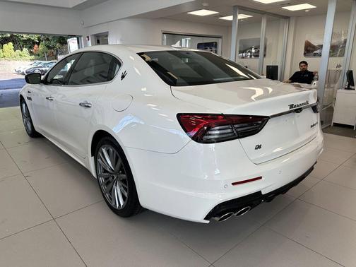 2024 Maserati Quattroporte Modena Ultima Q4