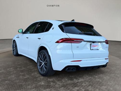 Bianco 2026 Maserati Grecale Modena