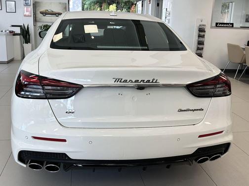 2024 Maserati Quattroporte Modena Ultima Q4