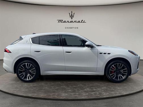 White 2025 Maserati Grecale Base