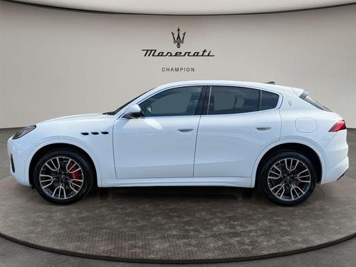 White 2025 Maserati Grecale Base