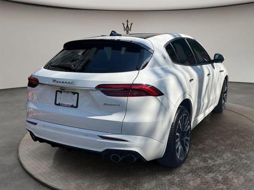 White 2025 Maserati Grecale Base