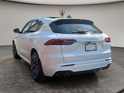 White 2025 Maserati Grecale Base