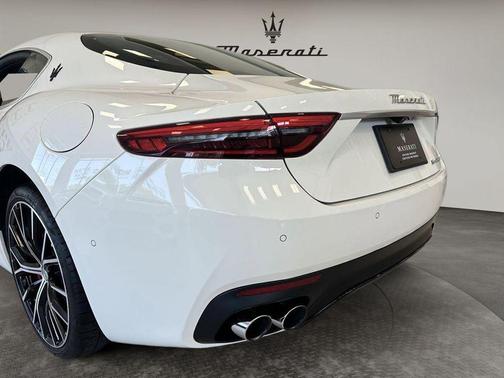 Bianco Solid 2024 Maserati GranTurismo Modena