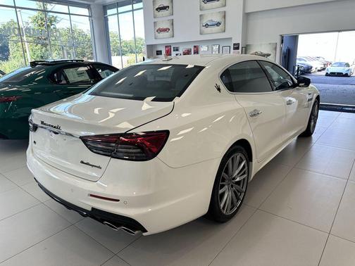 2024 Maserati Quattroporte Modena Ultima Q4