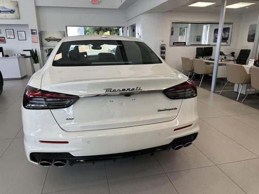 2024 Maserati Quattroporte Modena Ultima Q4