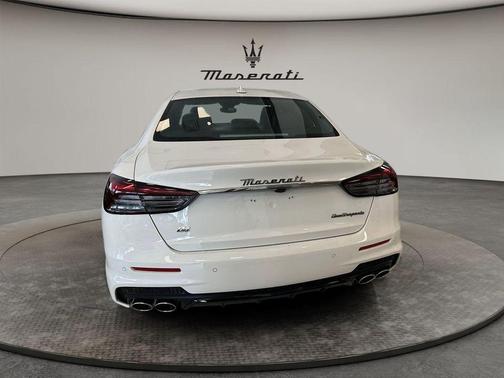 2024 Maserati Quattroporte Modena Ultima Q4