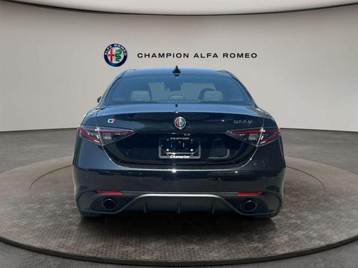 Vulcano Black Metallic 2025 Alfa Romeo Giulia AWD