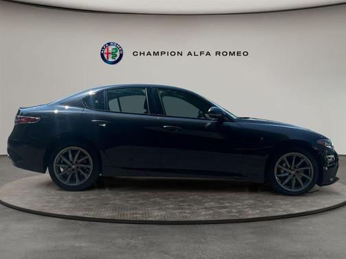 Vulcano Black Metallic 2025 Alfa Romeo Giulia AWD