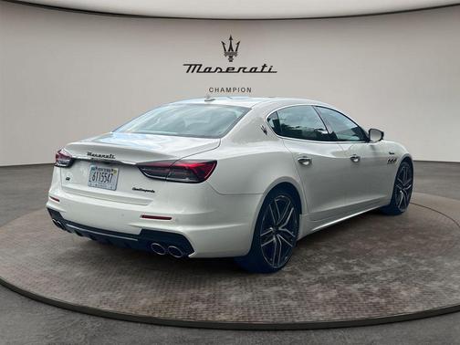 Bianco 2024 Maserati Quattroporte Modena Ultima Q4