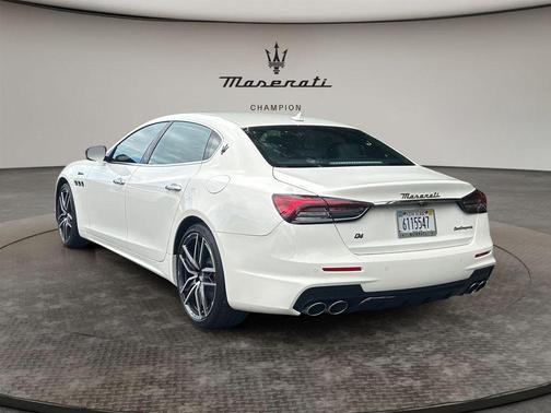 Bianco 2024 Maserati Quattroporte Modena Ultima Q4